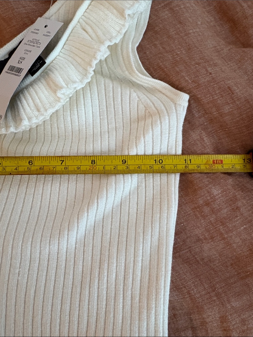 White House Black Market NWT One-Shoulder Ruffle Ribbed Tank in Ivory - Picture 3 of 11